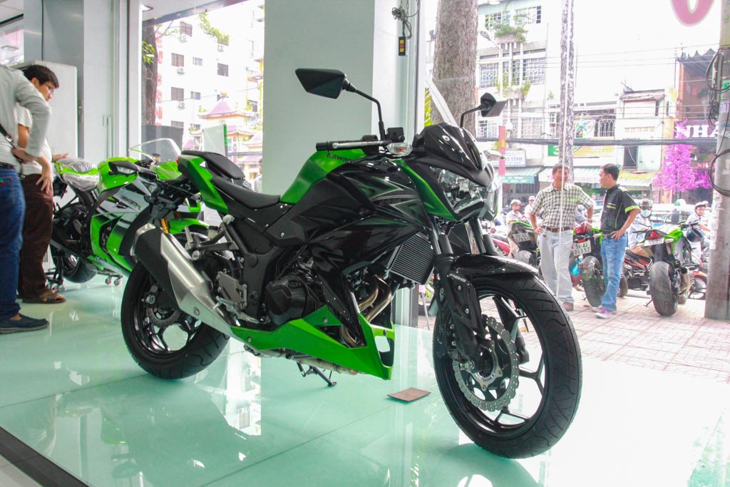 Môtô Kawasaki Z300 ABS 2018 mới giá 139 triệu tại Việt Nam